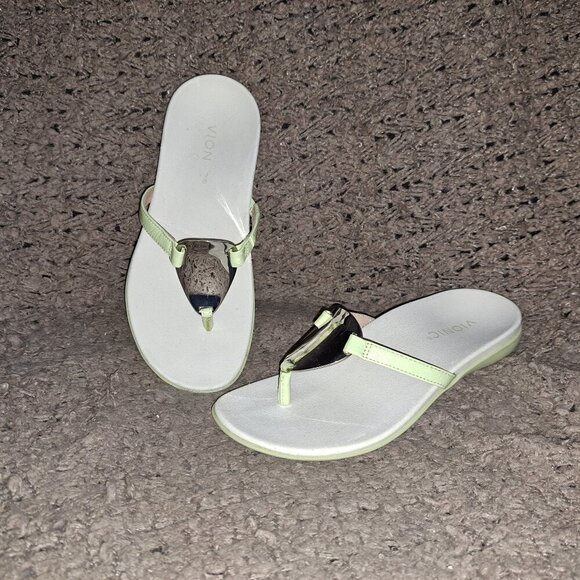 VIONIC-Thongs/Flip Flops-Pale Green Patent/Silver Medallion-Sz 36-5/6-Excellent - Picture 1 of 8